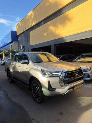 TOYOTA HILUX 2.8 D-4D TURBO DIESEL CD SRX 4X4 AUTOMÁTICO